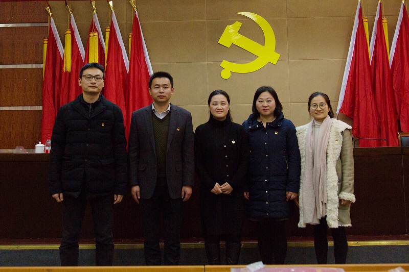 委员合影.jpg